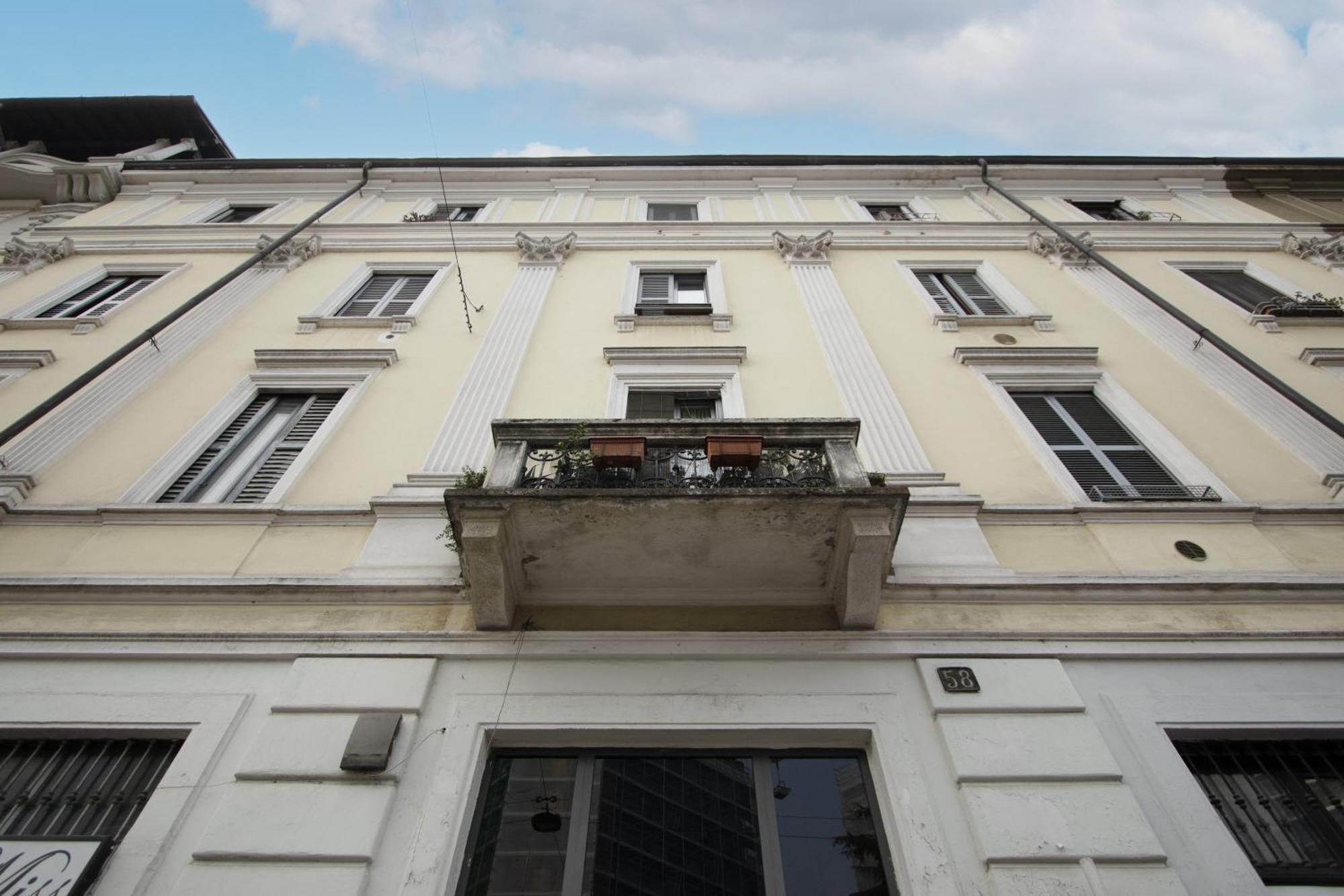 Penthouse With Patio & 2 Baths, 10 Min To Duomo, Milan